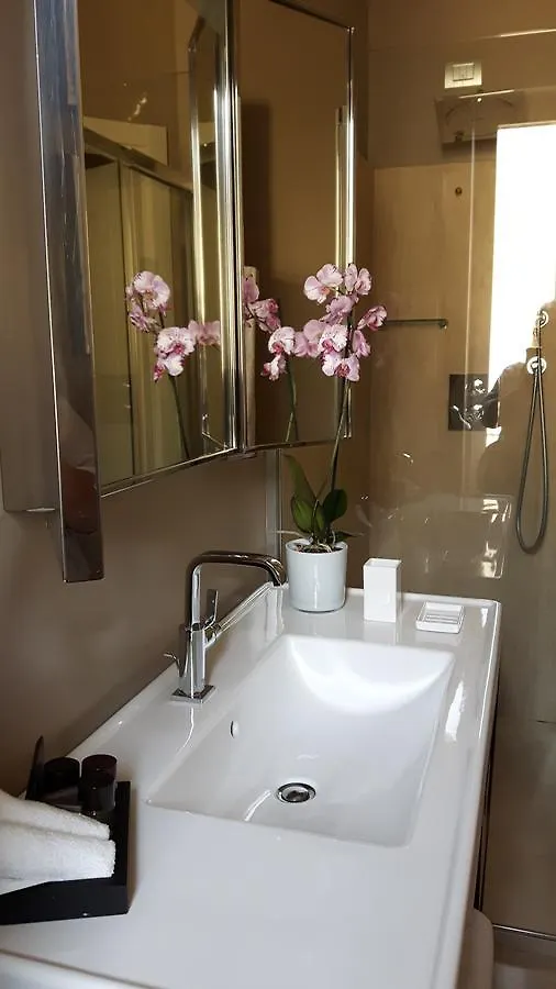 Bronzino House Bed and Breakfast Milano 2*,