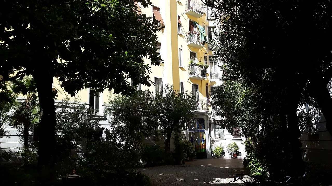 Bronzino House Bed and Breakfast Milano 2*,